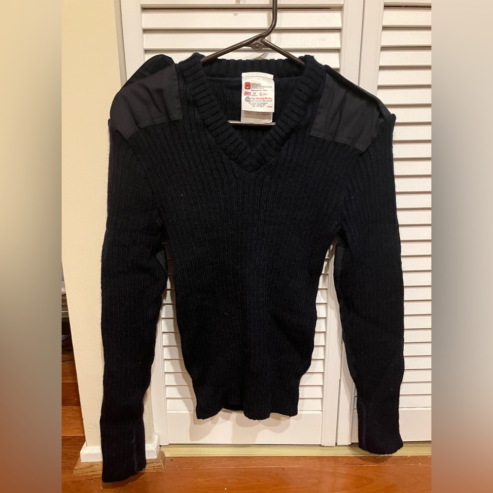 100% pure wool, navy blue USMC approved sweater size S w/Velcro epaulette straps